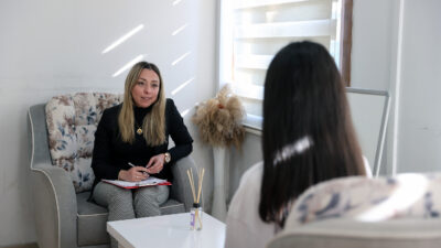 Okullarda yaşanan şiddet olaylarının ardından Buca Belediyesi, ailelere yönelik psikolojik