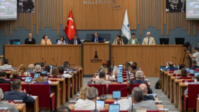 İzmir Büyükşehir Belediye Meclisi’nde Başkan Cemil Tugay’ın konuşma süresi üzerinden