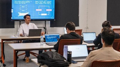 İzmir Büyükşehir Belediyesi, Dijital Deneyim Merkezi’nde düzenlediği eğitimlerle 165 şube