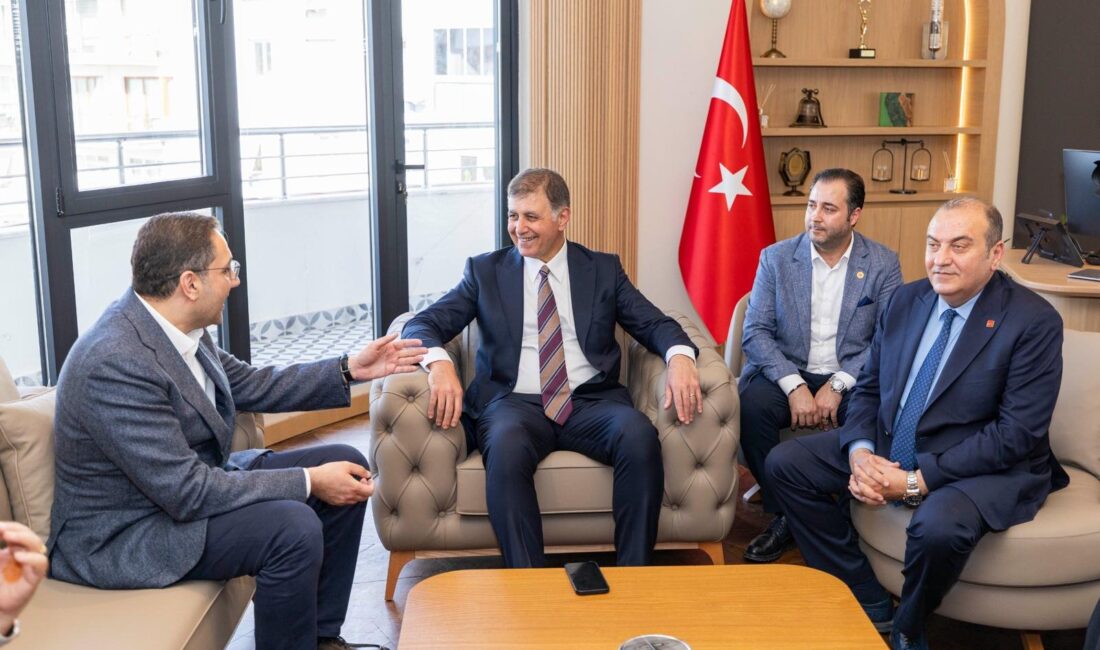 İzmir Büyükşehir Belediye Başkanı Cemil Tugay, Meslek Fabrikası nöbetine destek