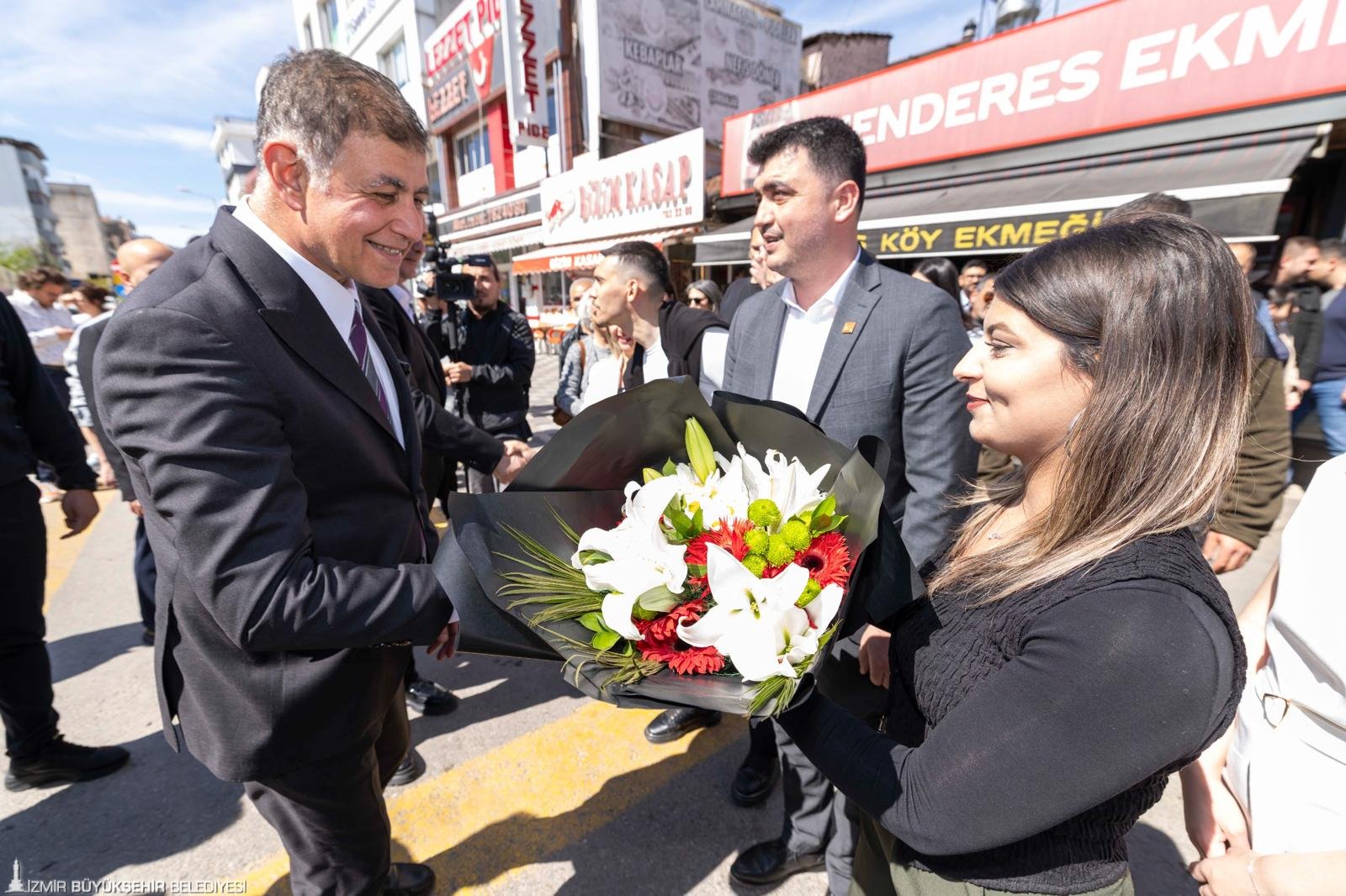 İzmir Büyükşehir Belediye Başkanı Cemil Tugay, Meslek Fabrikası direnişine destek