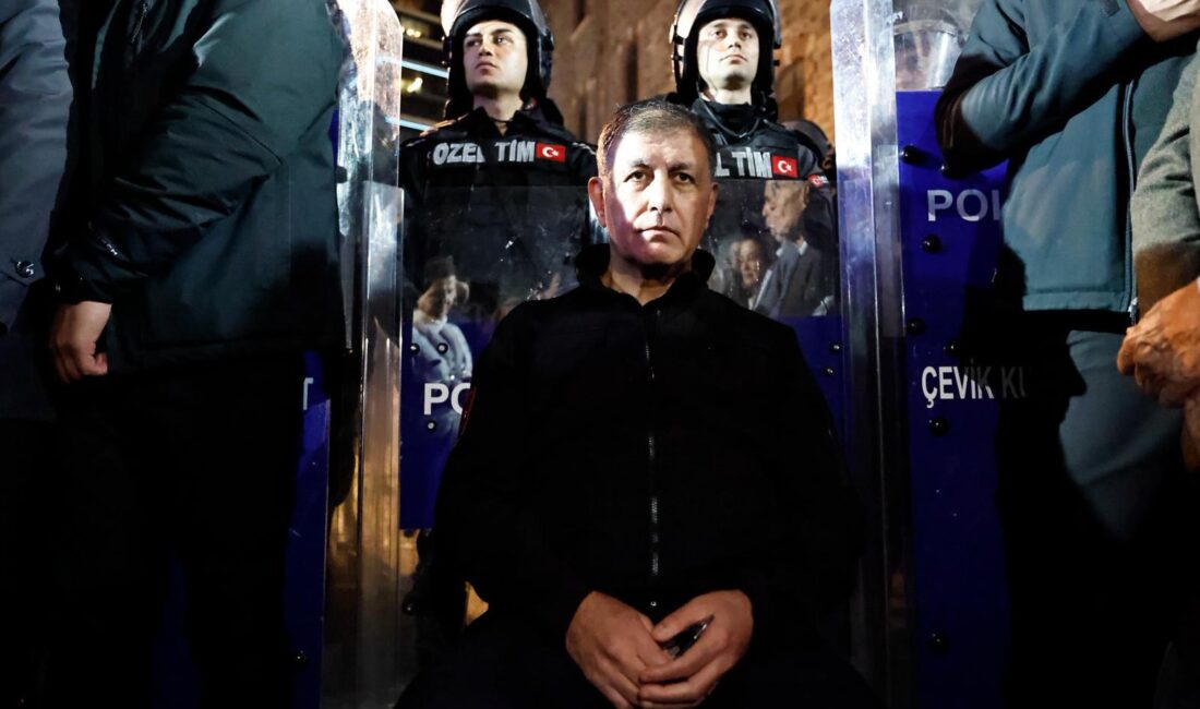 Başkan Cemil Tugay’dan AKP’li Kaya’ya Meslek Fabrikası tepkisi: Bu pişkinliği aklım almıyor İzmir Büyükşehir Belediye Başkanı Cemil Tugay, Meslek Fabrikası binasıyla ilgili