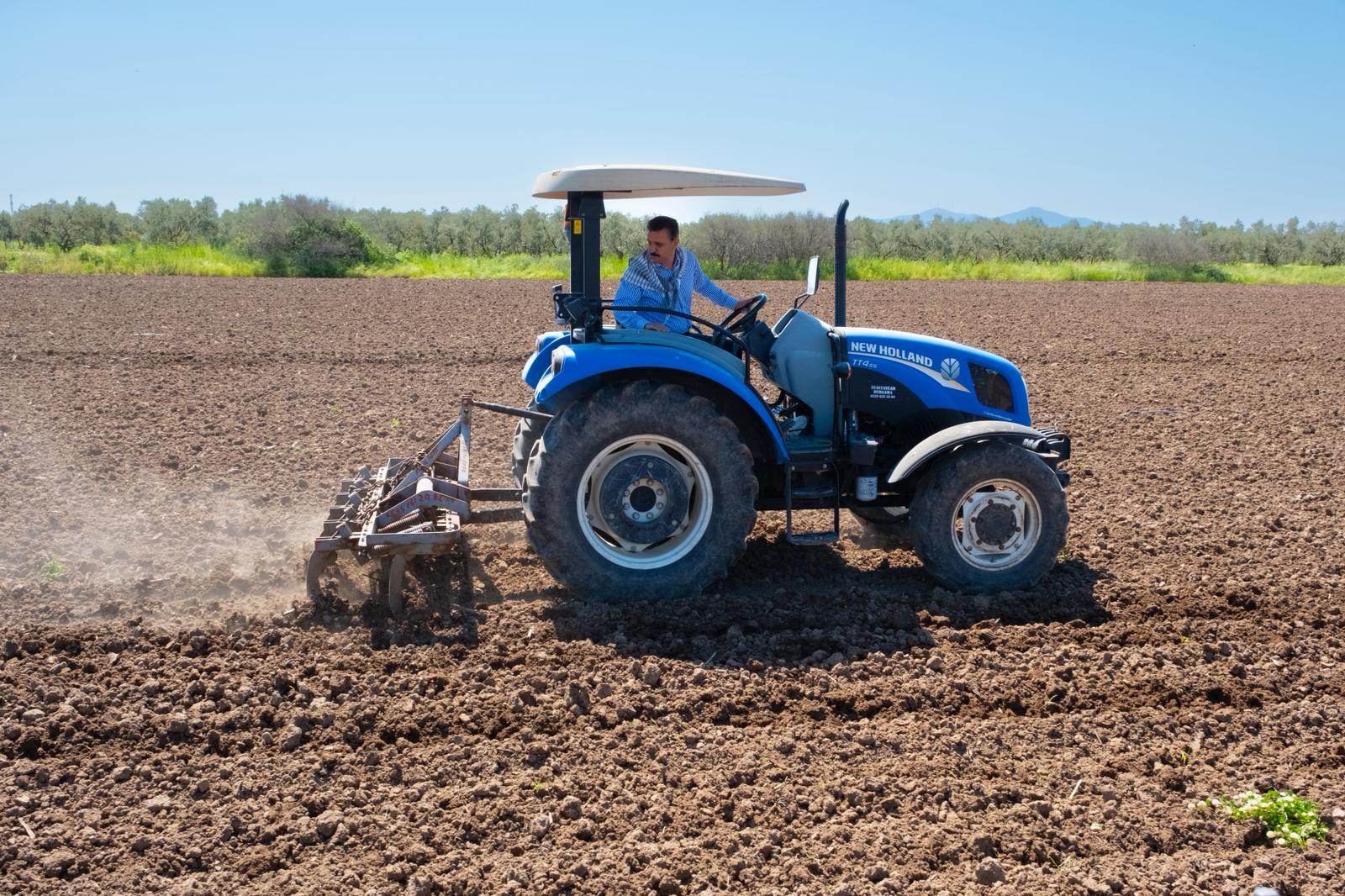 Dikili Belediye Başkanı Adil Kırgöz, ilçenin bereketli topraklarında yeni üretim