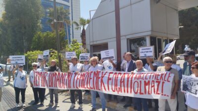 İzmir Körfezi’nden çıkarılan dip çamurunun Foça-Karaburun açıklarına dökülmesine karşı çevreciler