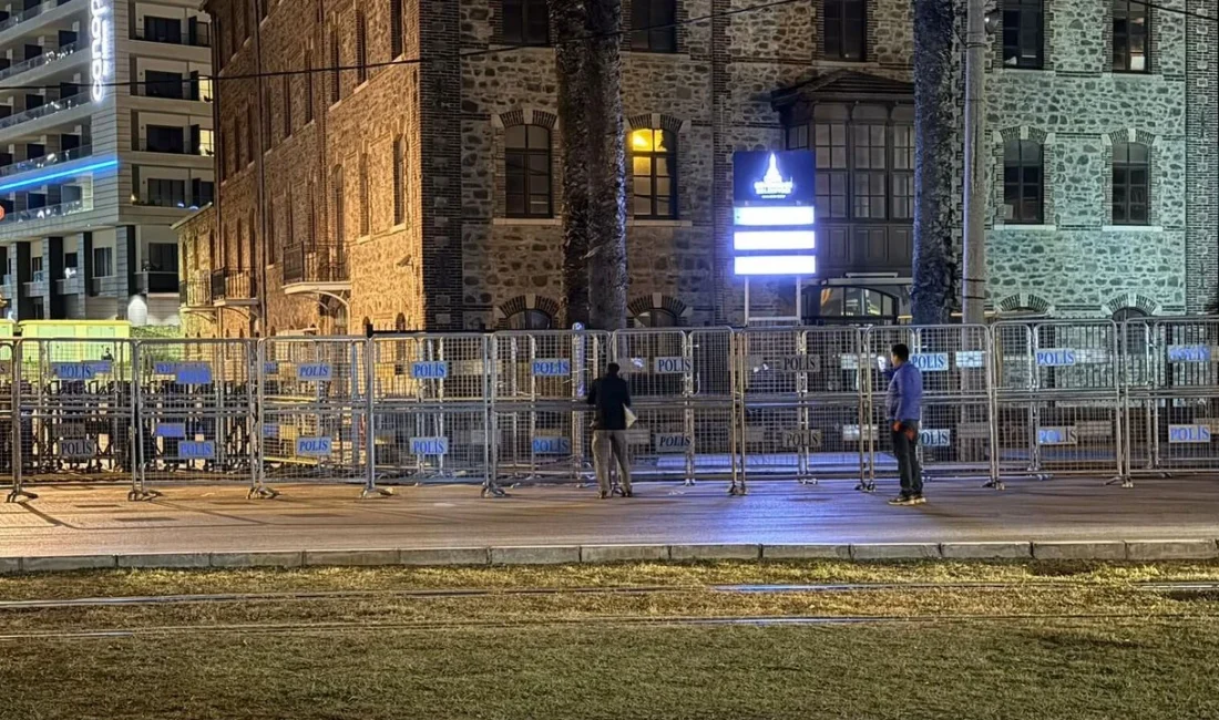 İzmir’de Meslek Fabrikası önündeki TOMA’lar kaldırıldı. Oturma eylemlerinin yapıldığı alanlar