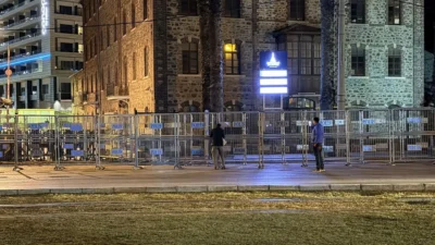 İzmir’de Meslek Fabrikası önündeki TOMA’lar kaldırıldı. Oturma eylemlerinin yapıldığı alanlar