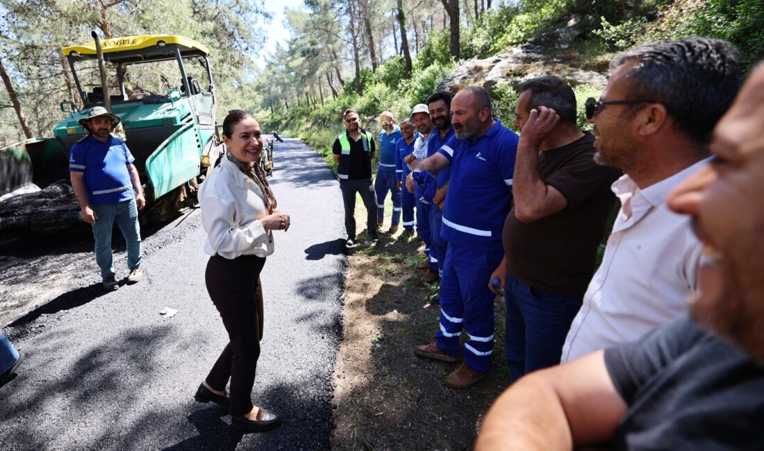 İZBETON ekipleri, Efes Selçuk genelinde asfaltlama çalışmalarına başladı. İlk etapta