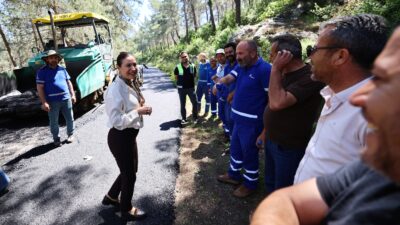 İZBETON ekipleri, Efes Selçuk genelinde asfaltlama çalışmalarına başladı. İlk etapta