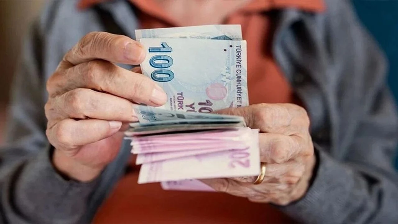 Çalışma ve Sosyal Güvenlik Bakanı Vedat Işıkhan, Kurban Bayramı’nda emeklilere
