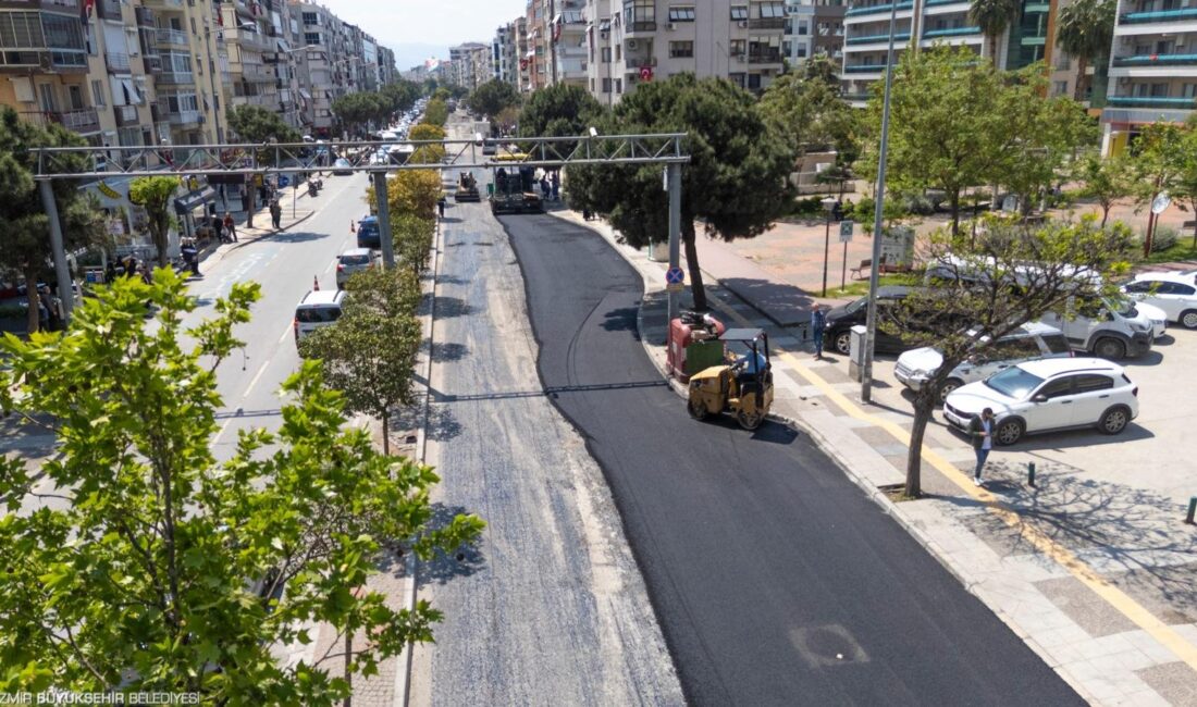 İzmir Büyükşehir Belediyesi Karşıyaka Girne Bulvarı’nda yol yenileme çalışması başlattı.