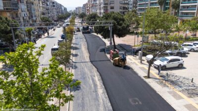 İzmir Büyükşehir Belediyesi Karşıyaka Girne Bulvarı’nda yol yenileme çalışması başlattı.