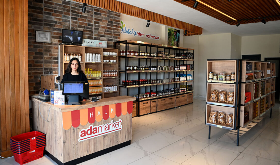 Kuşadası Belediyesi tarafından hizmete açılan Halk Ada Market’te glütensiz ve