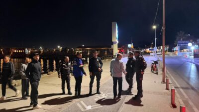 İnciraltı sahilinde fahiş fiyat uygulamalarıyla gündeme gelen seyyar satıcılara karşı