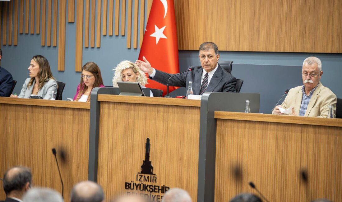 İzmir Büyükşehir Belediye Başkanı Cemil Tugay, kentsel dönüşüm projelerinde kooperatif