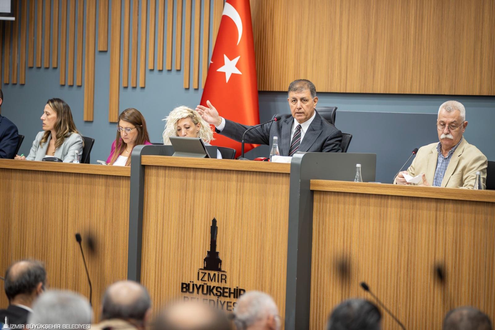 İzmir Büyükşehir Belediye Başkanı Cemil Tugay, kentsel dönüşüm projelerinde kooperatif