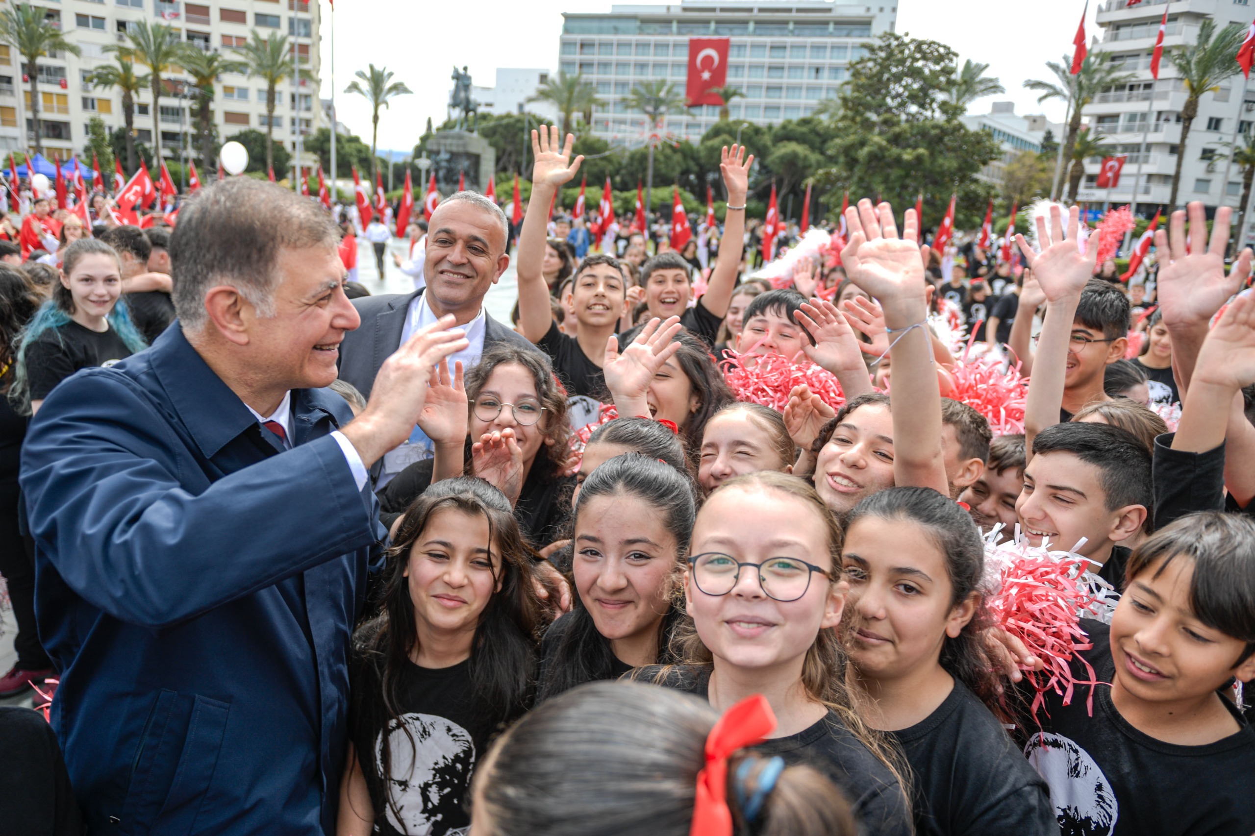 23 Nisan Ulusal Egemenlik ve Çocuk Bayramı nedeniyle İzmir’de Cumhuriyet
