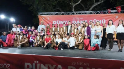 Dikili Belediyesi'nin düzenlediği29 Nisan Dünya Dans Günü etkinlikleri, her yaştan