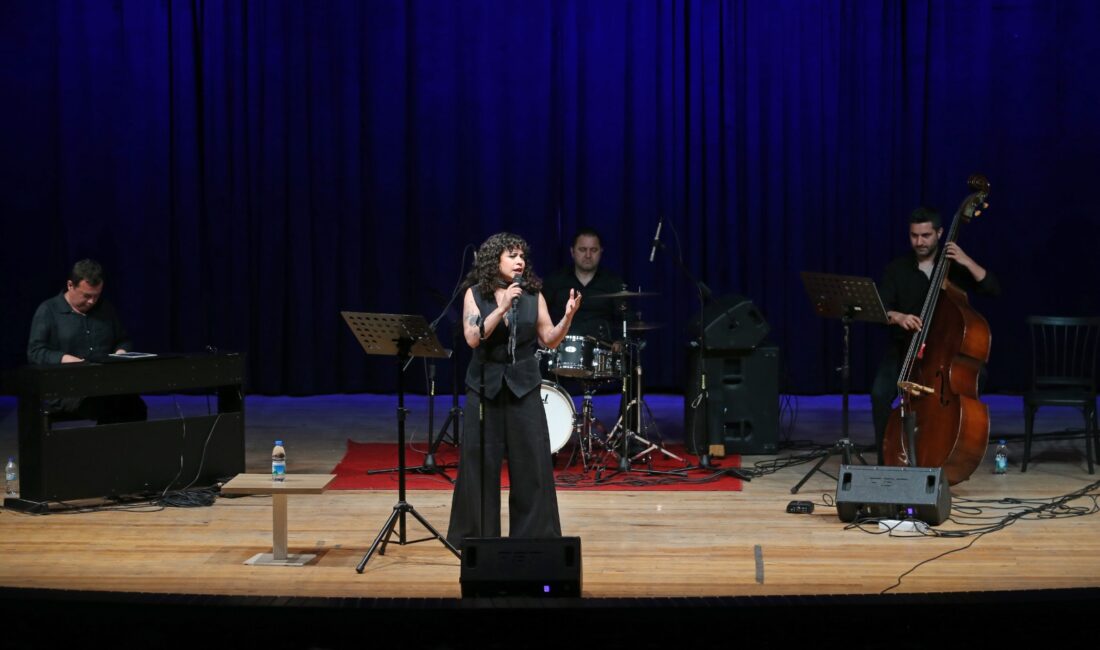 Karşıyaka Oda Orkestrası (KODA) konserleriyle kentlileri sanatla buluşturmaya devam eden