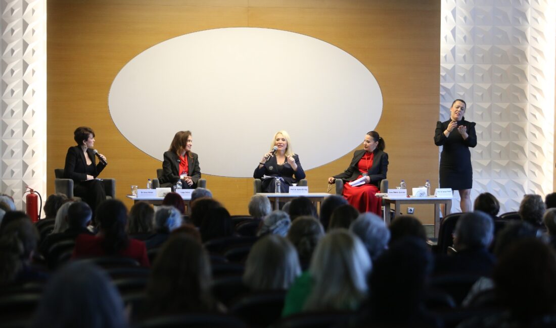 Karşıyaka Belediyesi Kent Düşünce Merkezi, akademisyenler ve sivil toplum temsilcilerinin