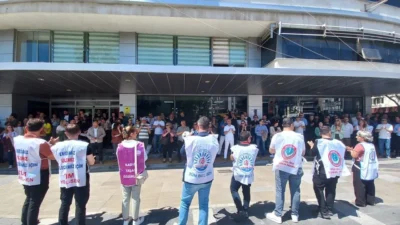 Karşıyaka Belediyesi’nde çalışan memurlar, ödenmeyen alacaklar ve askıya alınan TİS