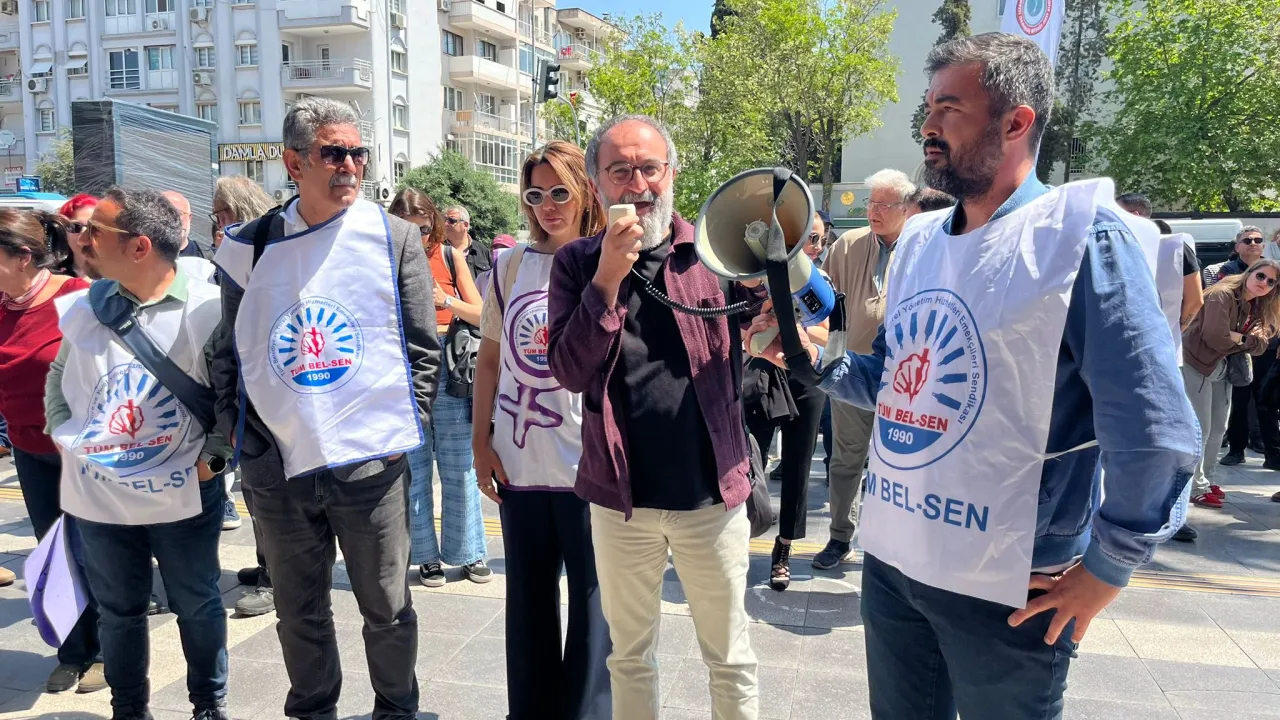 Sosyal Denge Tazminatı kesintisine karşı çıkan Karşıyaka Belediyesi memurları, uzlaşma