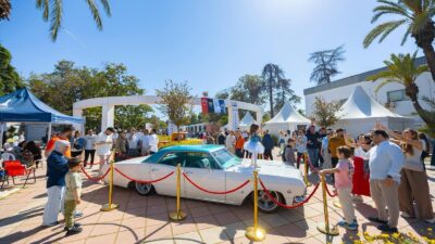 İZKİTAP ile eş zamanlı düzenlenen Klasik Otomobil Sergisi, iki günde