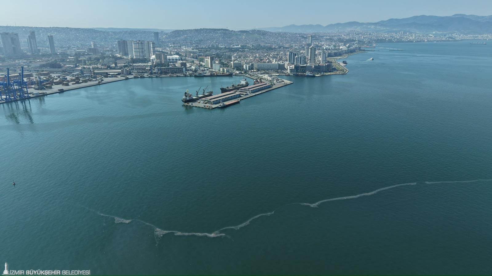 İzmir Büyükşehir Belediyesi’nin dron destekli denetimlerinde Karşıyaka açıklarında 6 ayda