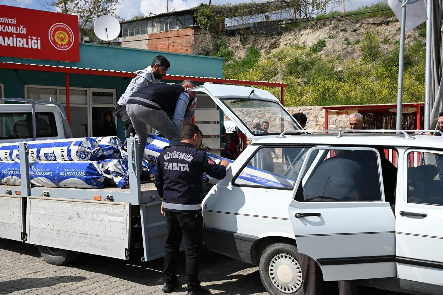 Manisa Büyükşehir Belediyesi, Kula, Selendi, Gördes ve Kırkağaç’ta fırtına nedeniyle
