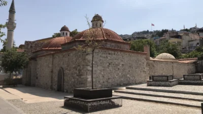 Vakıflar Genel Müdürlüğü’nün mülkiyet işlemleri kapsamında İzmir Büyükşehir Belediyesi’nin restore