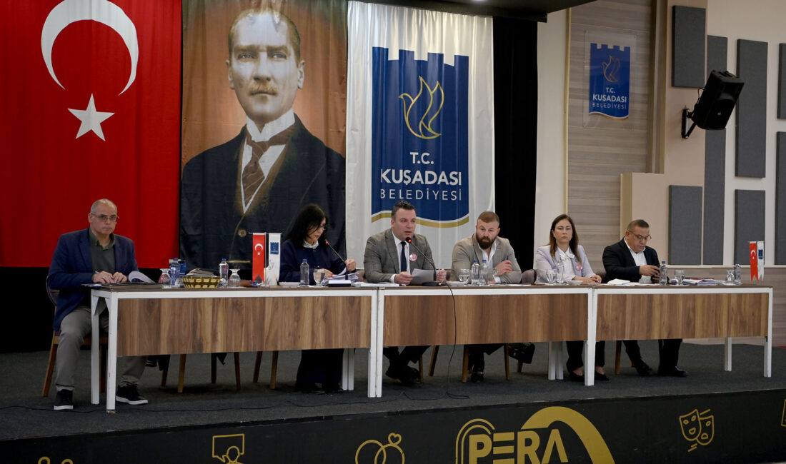 Kuşadası Belediye Meclisi’nin Nisan ayı toplantısında Başkan Vekili Tahsin Demirtaş