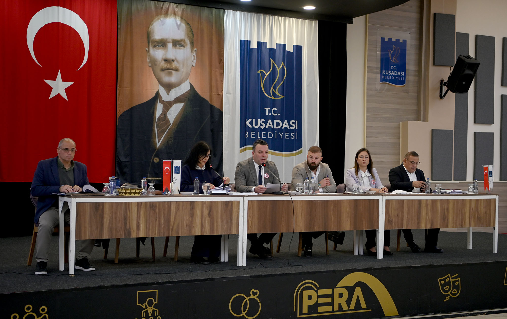 Kuşadası Belediye Meclisi’nin Nisan ayı toplantısında Başkan Vekili Tahsin Demirtaş