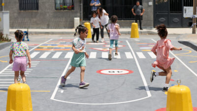 Buca Belediye Başkanı Mimar Görkem Duman’ın çocuklara güvenli oyun alanları