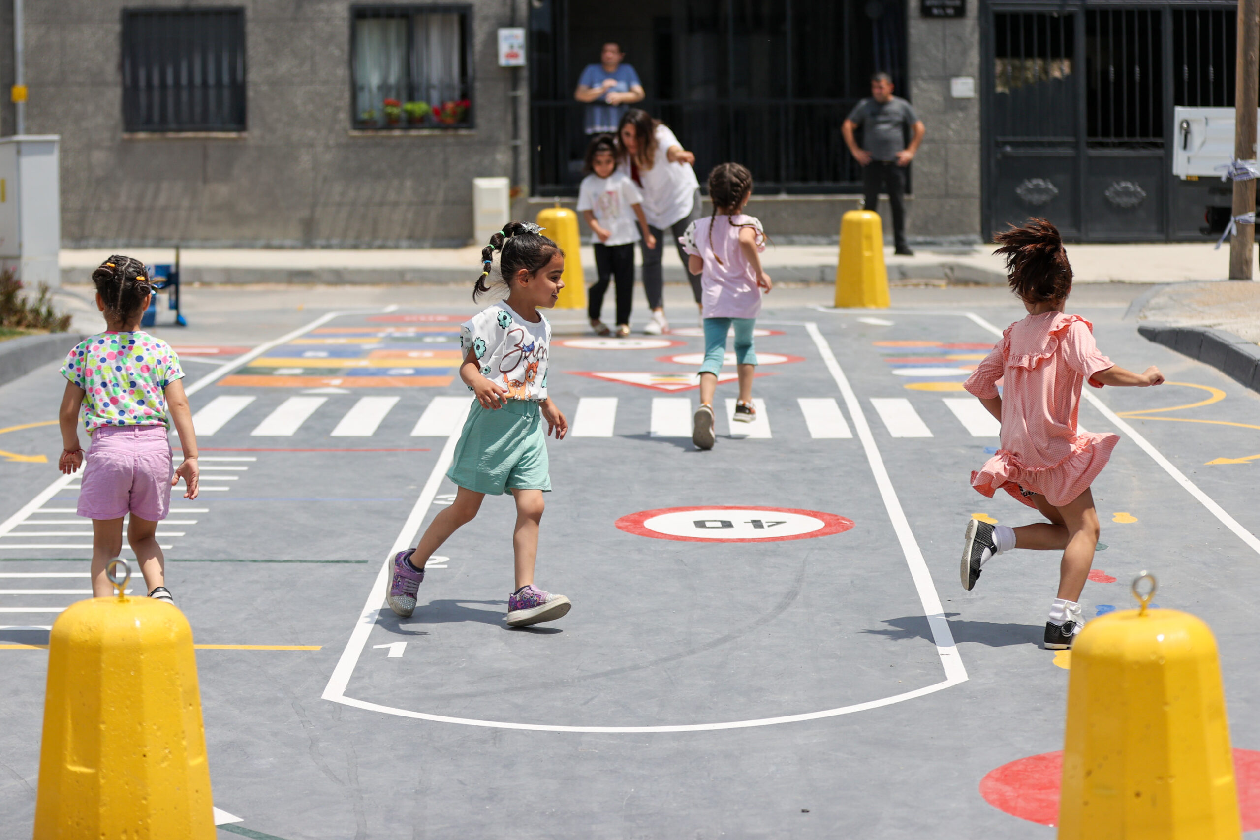Buca Belediye Başkanı Mimar Görkem Duman’ın çocuklara güvenli oyun alanları