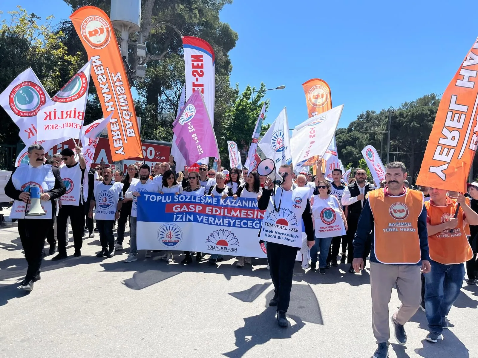 Bayraklı, Karşıyaka, Narlıdere ve Buca belediyelerinde yarım gün iş bırakan