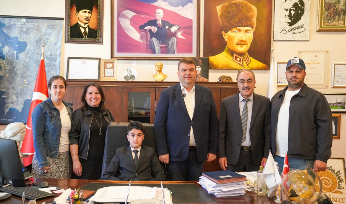 Seferihisar Belediye Başkanı İsmail Yetişkin, 23 Nisan kapsamında koltuğunu öğrenci