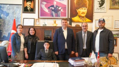 Seferihisar Belediye Başkanı İsmail Yetişkin, 23 Nisan kapsamında koltuğunu öğrenci