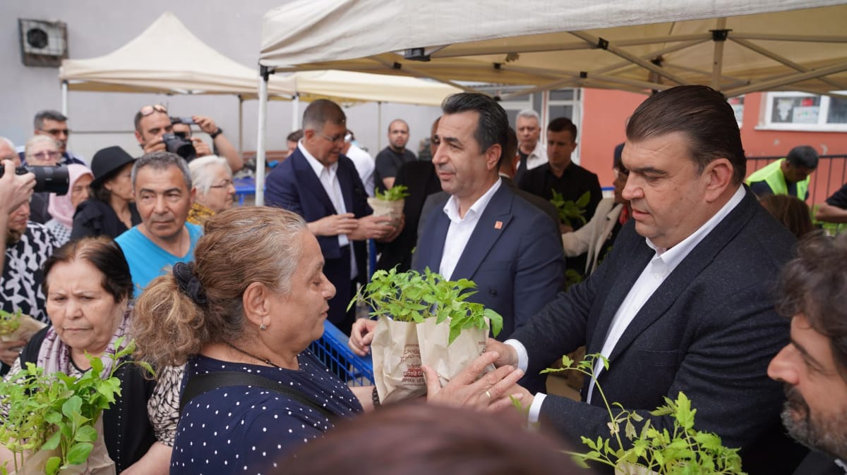 Seferihisar Belediyesi’nin öncülüğünde düzenlenen 14. Tohum Takas Şenliği, atalık tohumları