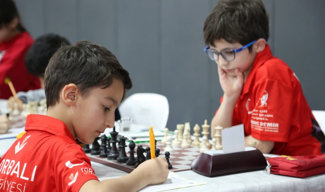 Çevre il ve ilçelerden gelen sporcuların katıldığı Torbalı Satranç Turnuvası,