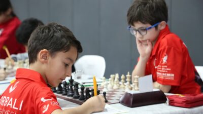 Çevre il ve ilçelerden gelen sporcuların katıldığı Torbalı Satranç Turnuvası,