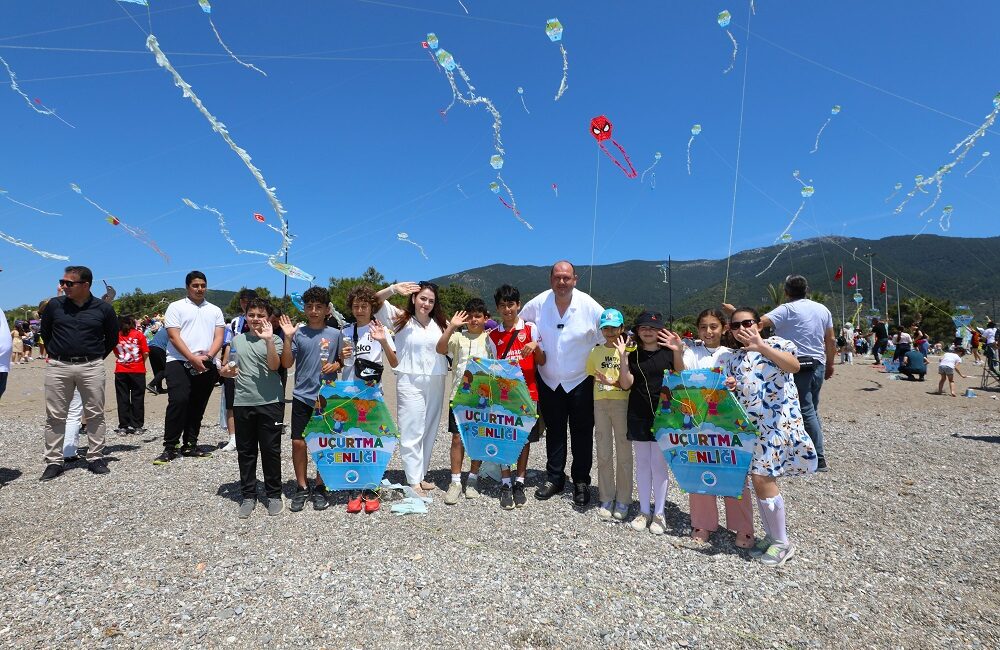 Menderes Belediyesi, gerçekleştireceği 15. Geleneksel Uçurtma Şenliği ile Menderes sahillerinde