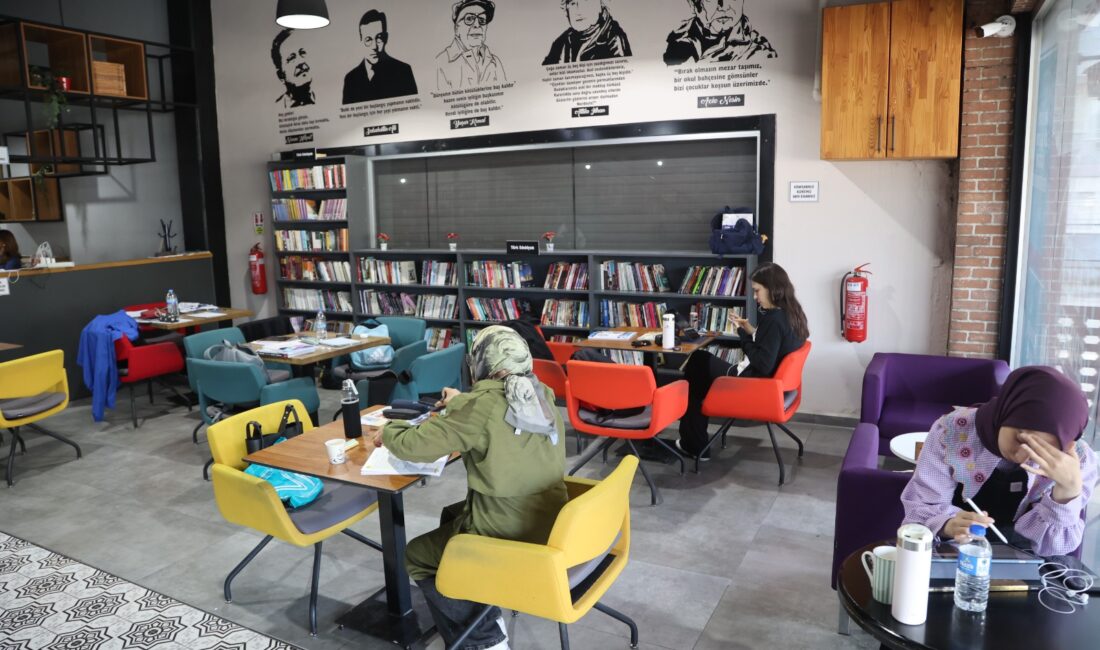 Efeler’de eğitim desteği büyüyor: Öğrencilere ücretsiz akademik destek Efeler Belediyesi, Adnan Menderes Kitap Kafe ve EFESEM Akademi üzerinden