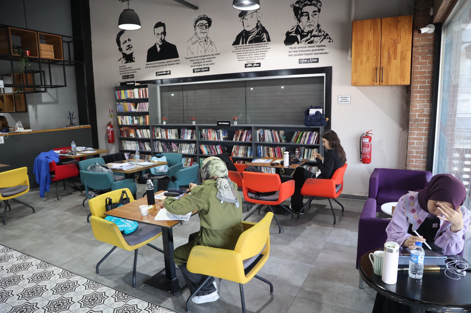 Efeler Belediyesi, Adnan Menderes Kitap Kafe ve EFESEM Akademi üzerinden