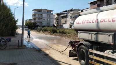 Efeler Mahallesi’nde su patlağı ve inşaat atığının karışmasıyla oluşan çamur