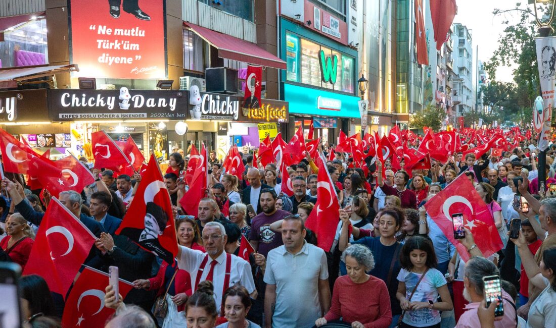 Karşıyaka’da 19 Mayıs Atatürk’ü Anma, Gençlik ve Spor Bayramı kortejine