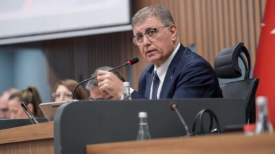 İzmir Büyükşehir Belediye Başkanı Cemil Tugay, İzmir’den toplanan 951 milyar