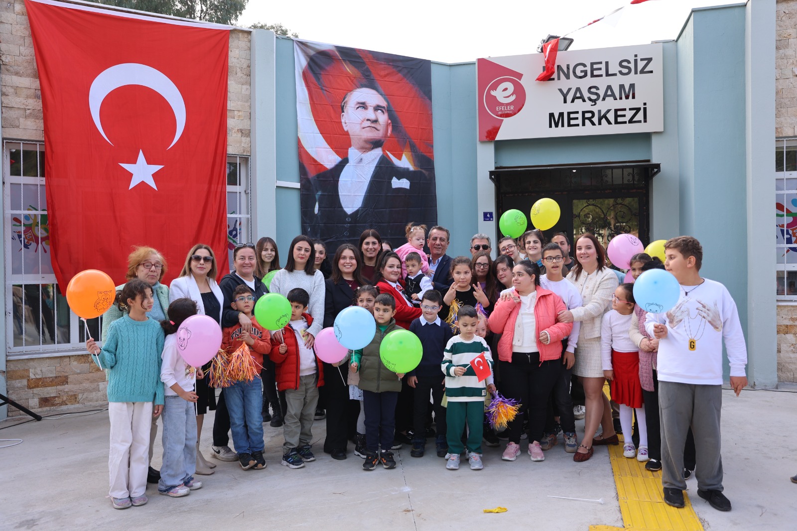Efeler Belediyesi’nin Engelsiz Efeler vizyonu kapsamında hayata geçirdiği Engelsiz Yaşam