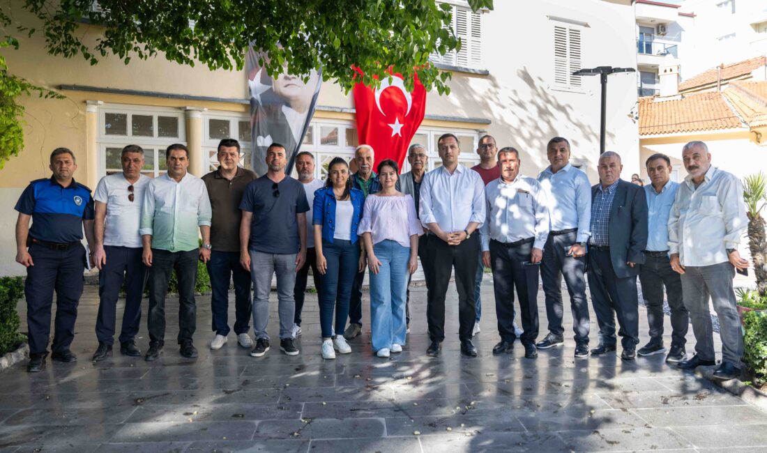 Bornova Belediye Başkanı Ömer Eşki, Altındağ bölgesindeki muhtarlarla bir araya