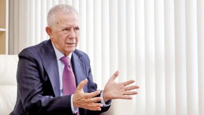 CHP’de genel başkan yardımcılığı, milletvekilliği ve il başkanlığı görevlerinde bulunan