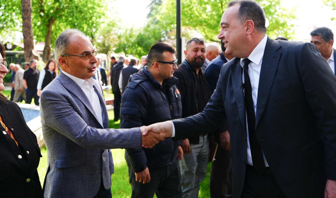 Manisa Büyükşehir Belediye Başkanı Besim Dutlulu, Alaşehir’de muhtarlarla bir araya