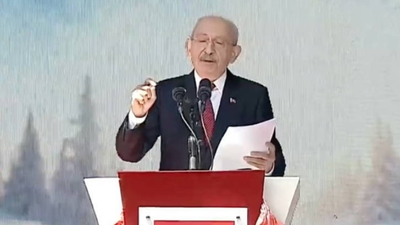 Kemal Kılıçdaroğlu’nun polis marifetiyle boşaltılan bir genel merkeze geri döndürülmesi